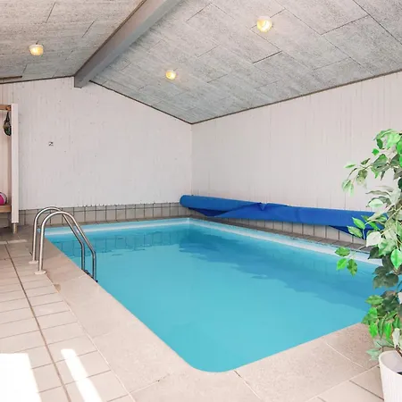 Four-bedroom Holiday In Knebel 6 * Skødshoved Strand