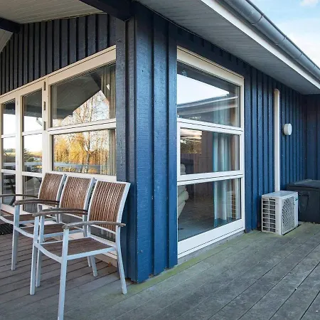 Four-bedroom Holiday In Knebel 6 Skødshoved Strand